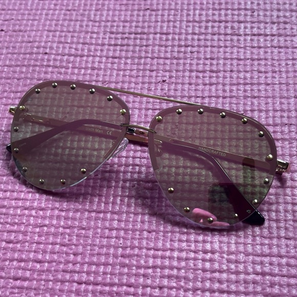 🌸 Mirrored Aviator Sunglasses with Case 🌸 - Picture 1 of 13